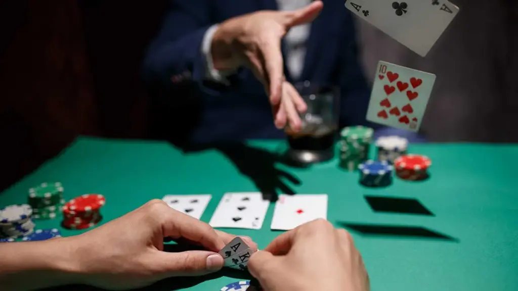 Đừng ngại Fold nếu bài không đẹp