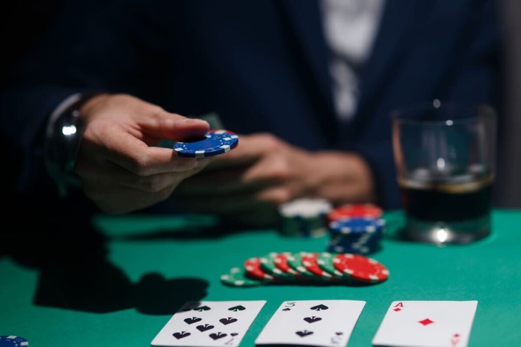 Chiến thuật chơi poker online đơn giản, thắng lớn